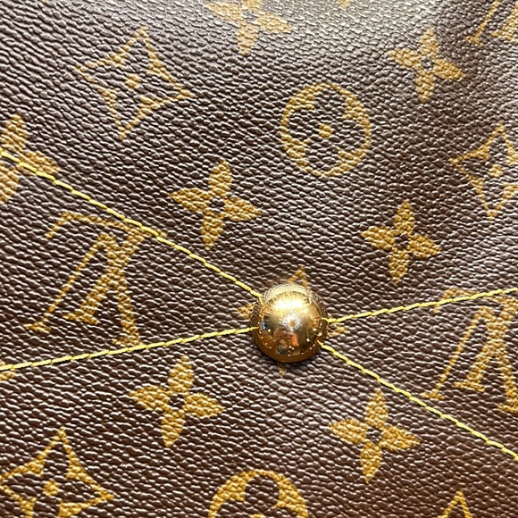 Louis Vuitton Monogrammed GM Travoli - Picture 11 of 16